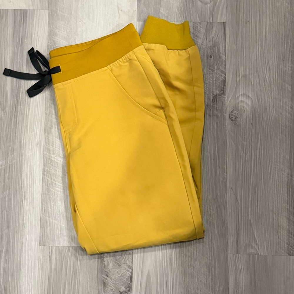 FIGS Zamora Joggers Light Gold XSP